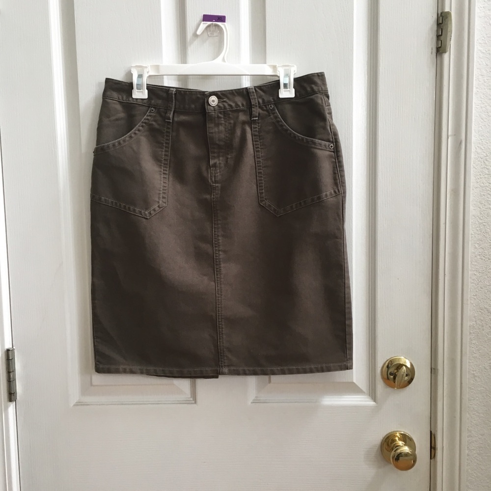 Union Bay Olive Green Cargo Style Skirt